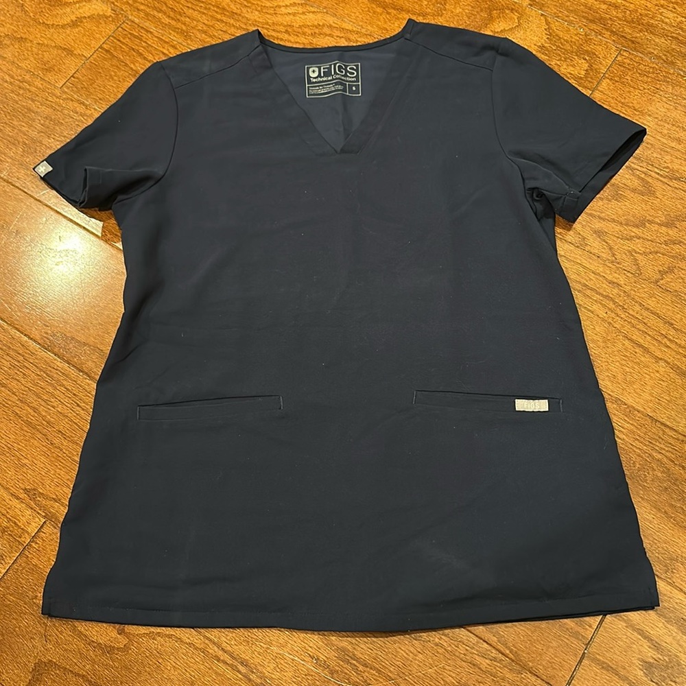 Figs navy blue Casma 3 pocket V-Neck Scrub Top - Picture 2 of 7